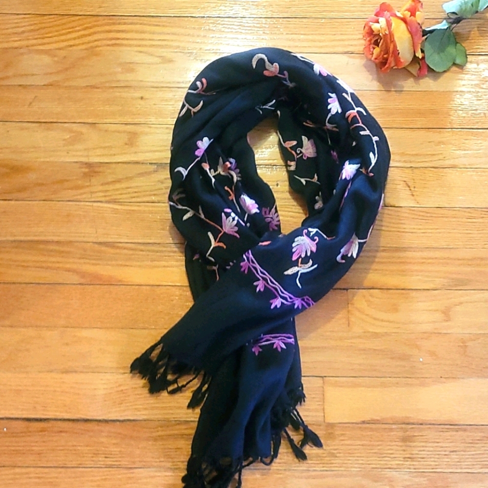 EMBROIDED Scarf